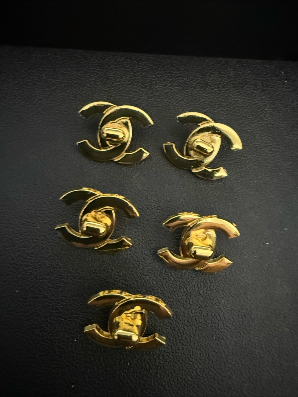 Preloved set of 5 Chanel buttons